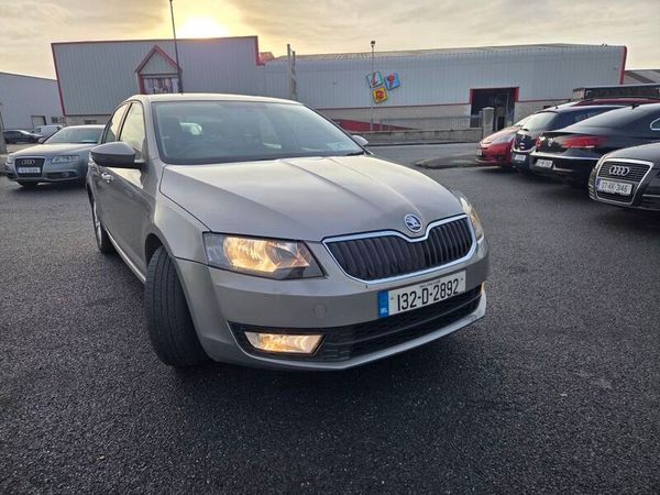 Skoda Octavia Saloon, Diesel, 2013, Beige