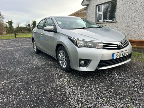Toyota Corolla Saloon, Diesel, 2015, Silver
