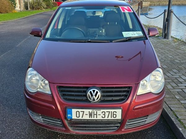 Volkswagen Polo Hatchback, Petrol, 2007, Red