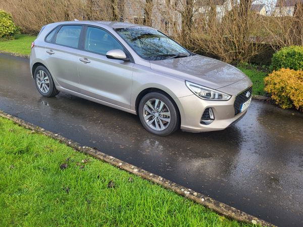 Hyundai i30 Hatchback, Petrol, 2017, Gold