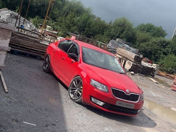 Skoda Octavia Hatchback, Diesel, 2015, Red