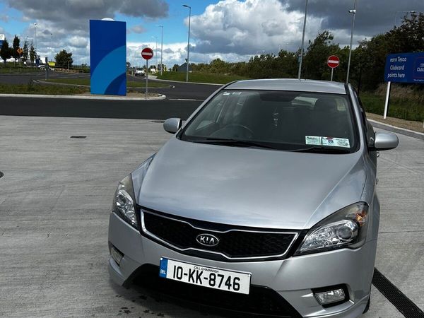 Kia Ceed Hatchback, Diesel, 2010, Silver