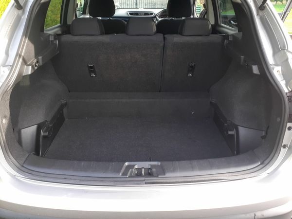 Nissan Qashqai Hatchback, Diesel, 2014, Silver