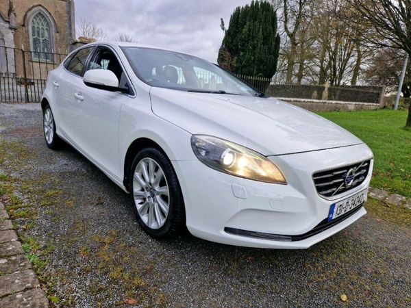 Volvo V40 Hatchback, Diesel, 2013, White