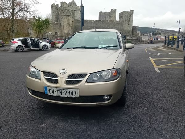 Nissan Almera Hatchback, Petrol, 2004, Gold