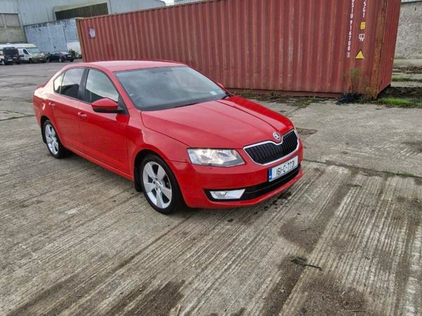 Skoda Octavia Saloon, Diesel, 2016, Red