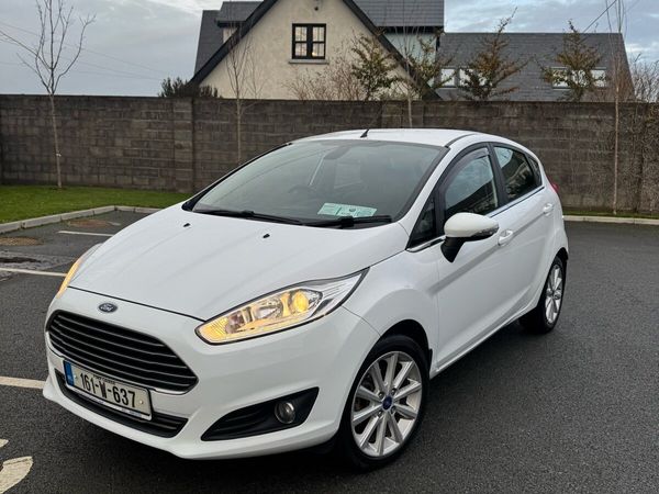 Ford Fiesta Hatchback, Petrol, 2016, White