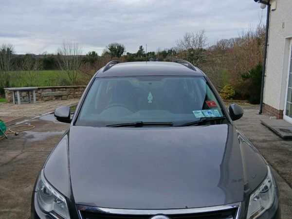 Volkswagen Tiguan SUV, Diesel, 2011, Grey