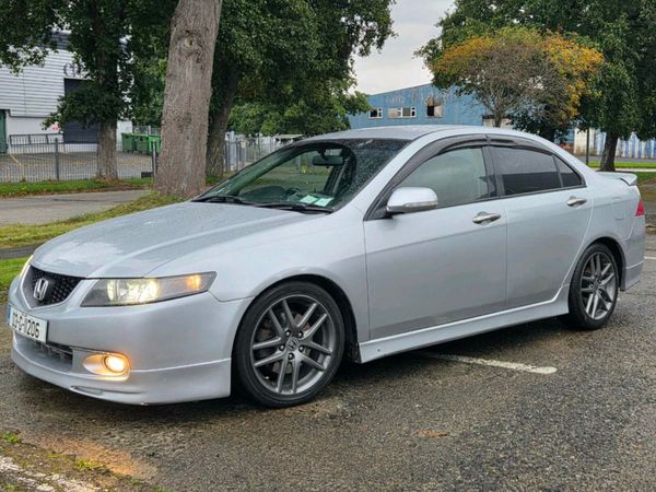 Honda Accord Saloon, Petrol, 2003, Silver