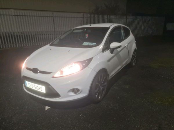 Ford Fiesta Hatchback, Petrol, 2012, White