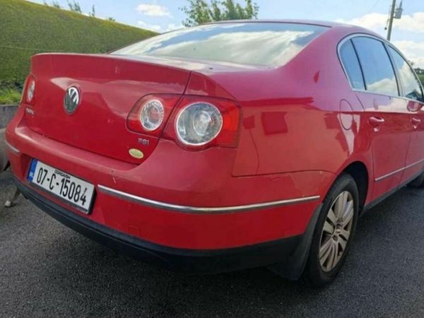 Volkswagen Passat Saloon, Petrol, 2007, Red