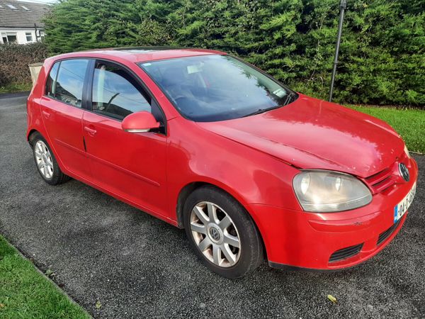 Volkswagen Golf Hatchback, Petrol, 2004, Red