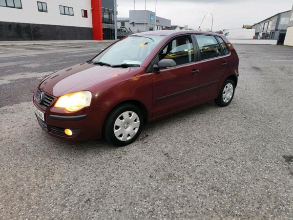 Volkswagen Polo Hatchback, Petrol, 2006, Red