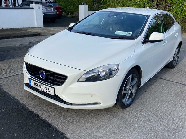Volvo V40 Hatchback, Diesel, 2015, White
