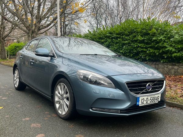 Volvo V40 Hatchback, Diesel, 2012, Blue