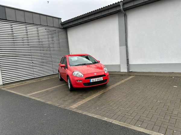 Fiat Punto Hatchback, Petrol, 2015, Red