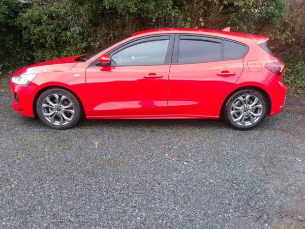 Ford Focus Hatchback, Diesel, 2024, Red