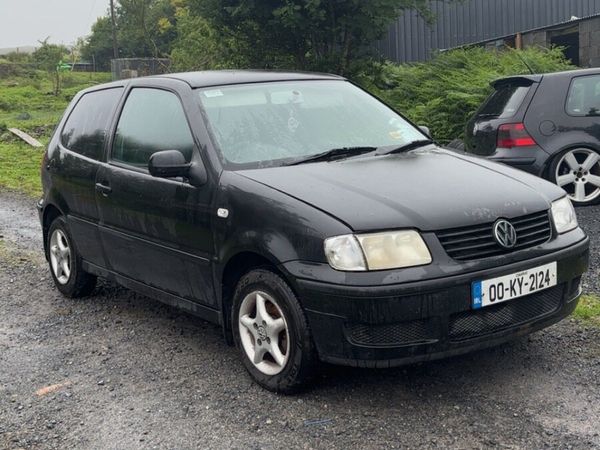 Volkswagen Polo Hatchback, Petrol, 2000, Black