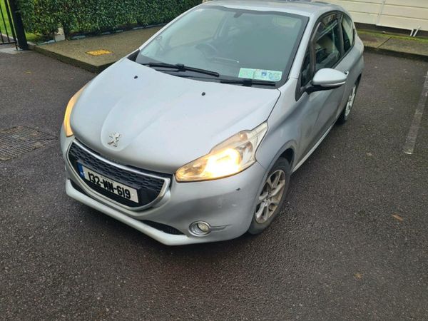 Peugeot 208 Hatchback, Petrol, 2013, Silver