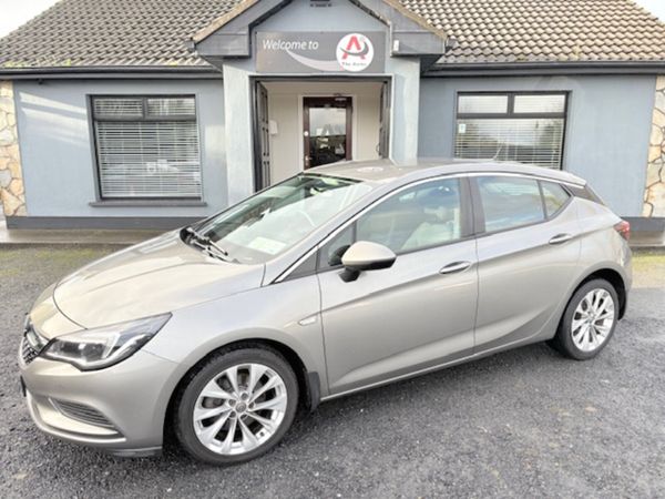 Opel Astra Hatchback, Diesel, 2017, Brown