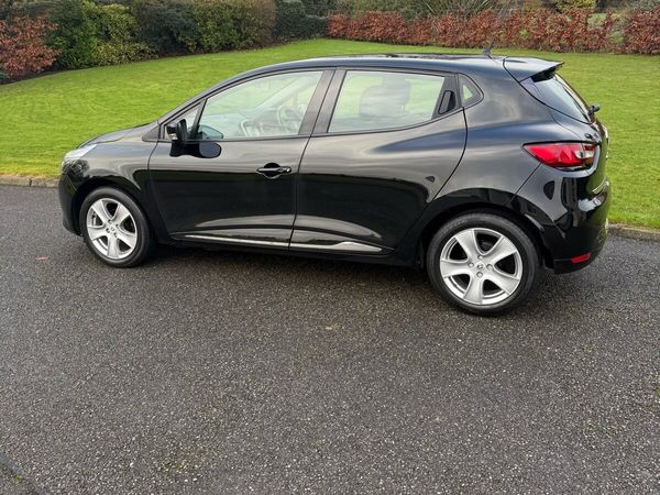 Renault Clio Hatchback, Petrol, 2016, Black