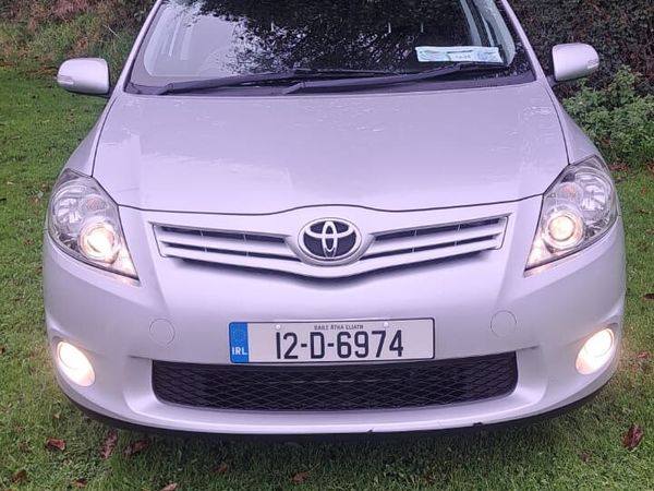Toyota Auris Hatchback, Petrol, 2012, Silver