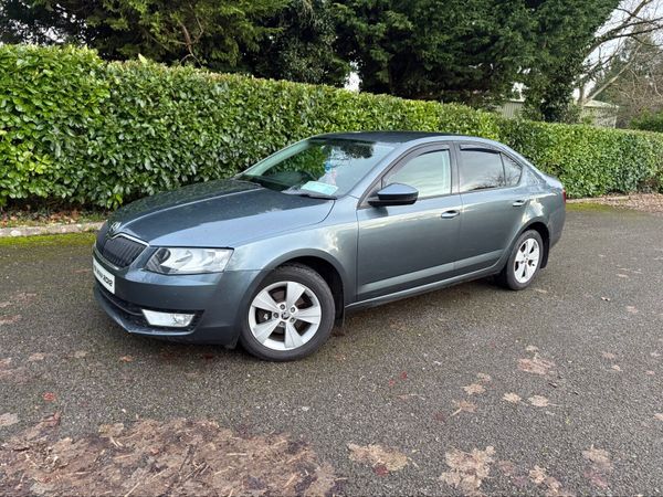 Skoda Octavia Saloon, Diesel, 2015, Grey