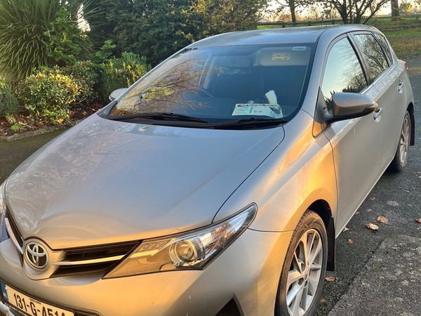 Toyota Auris Hatchback, Petrol, 2013, Grey