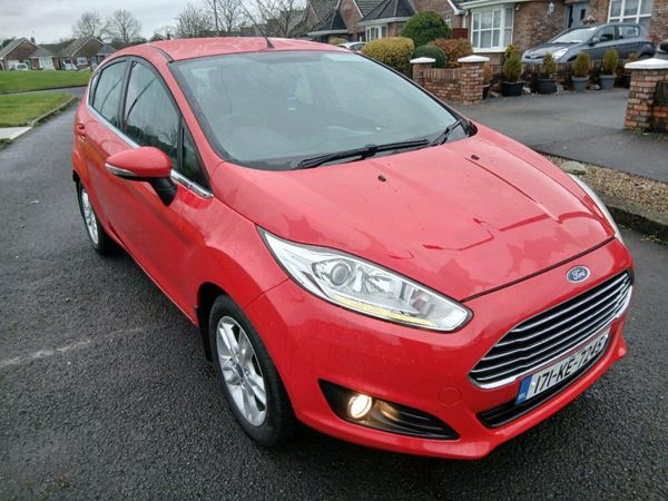 Ford Fiesta Hatchback, Petrol, 2017, Red