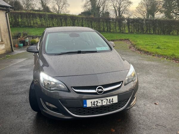 Opel Astra Hatchback, Diesel, 2014, Grey