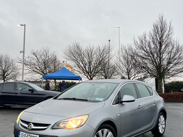 Vauxhall Astra Hatchback, Diesel, 2012, Silver