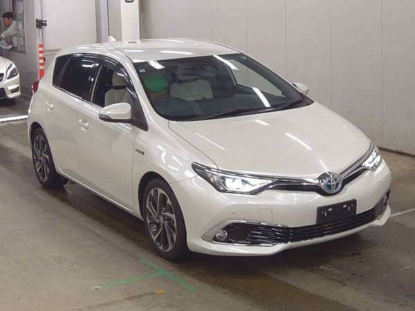 Toyota Auris Hatchback, Petrol, 2016, White
