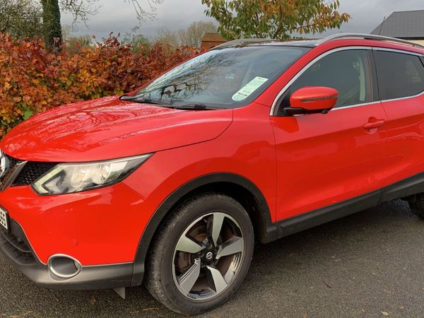 Nissan Qashqai SUV, Diesel, 2017, Red