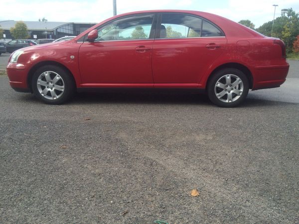 Toyota Avensis Hatchback, Petrol, 2006, Red