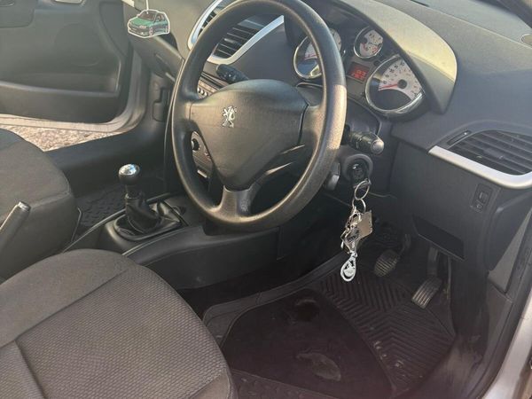 Peugeot 207 Hatchback, Diesel, 2010, Silver