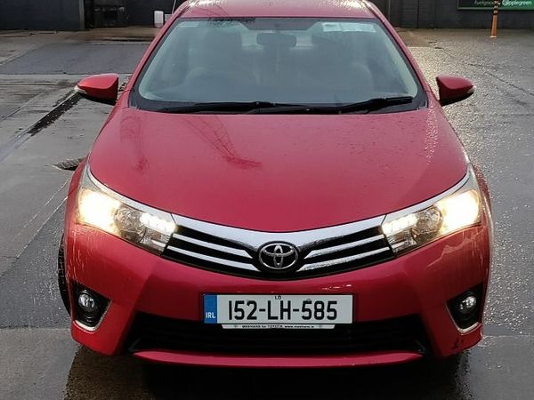 Toyota Corolla Saloon, Petrol, 2015, Red
