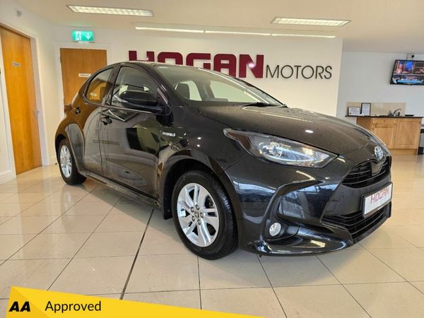 Toyota Yaris Hatchback, Petrol Hybrid, 2021, Black