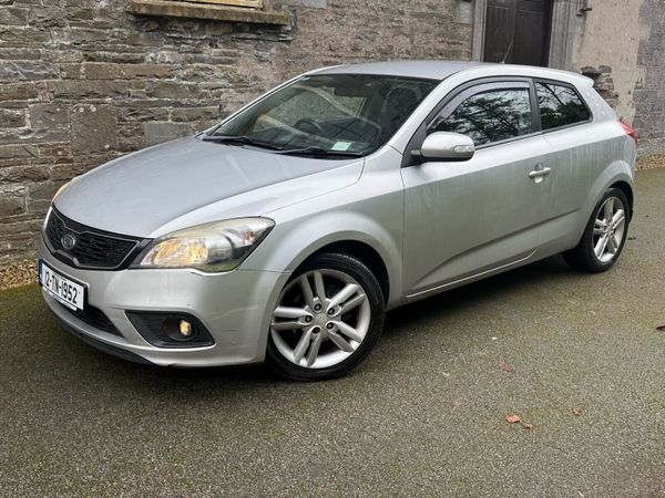 Kia Ceed Hatchback, Diesel, 2012, Silver