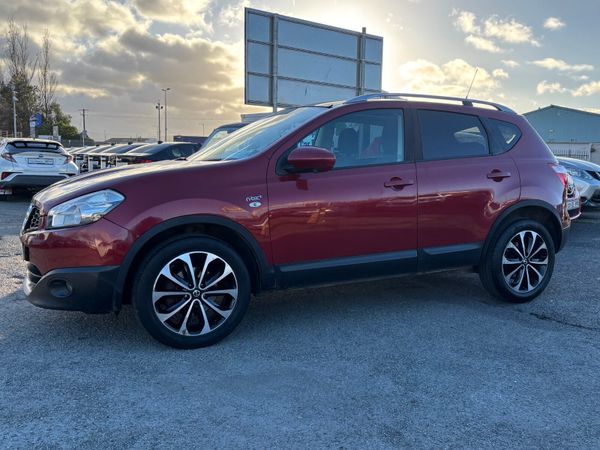 Nissan Qashqai Hatchback, Diesel, 2012, Red