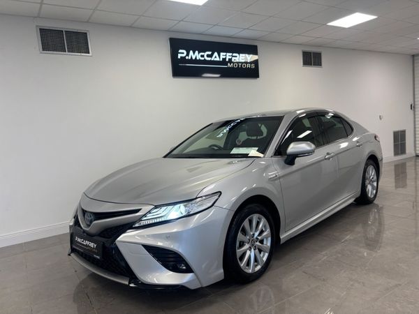Toyota Camry Saloon, Petrol Hybrid, 2019, Silver