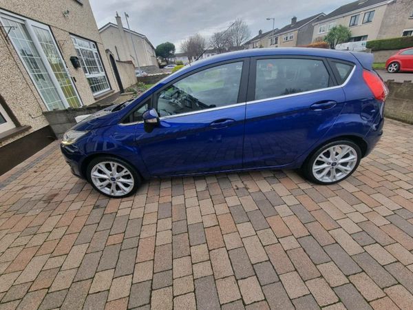 Ford Fiesta Hatchback, Petrol, 2015, Blue