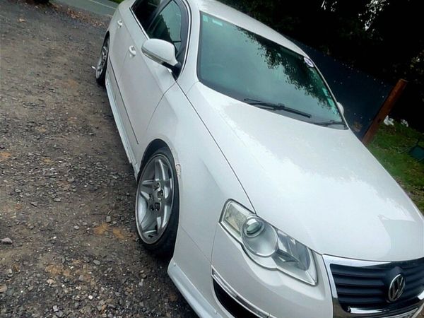 Volkswagen Passat Saloon, Diesel, 2010, White
