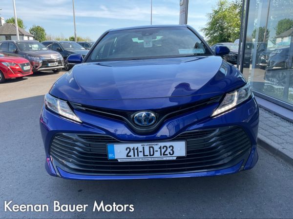 Toyota Camry Saloon, Petrol Hybrid, 2021, Blue