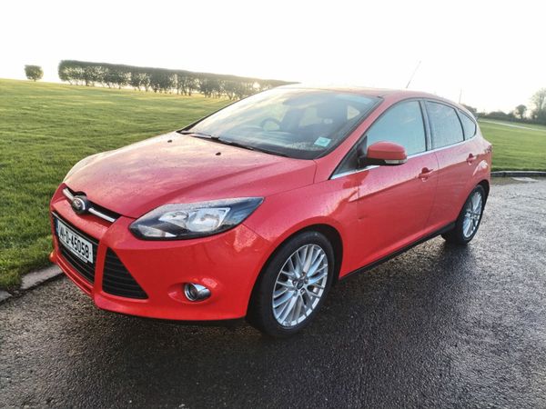 Ford Focus Hatchback, Petrol, 2014, Red