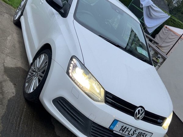 Volkswagen Polo Hatchback, Petrol, 2014, White