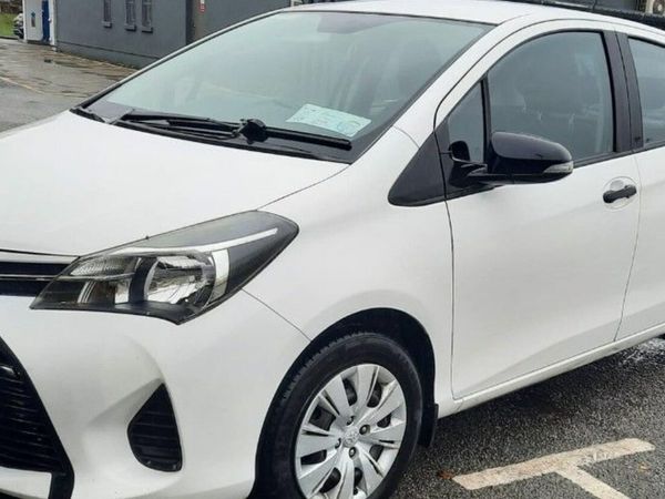 Toyota Yaris Hatchback, Petrol, 2016, White