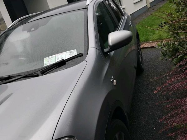 Nissan Qashqai Hatchback, Diesel, 2012, Grey