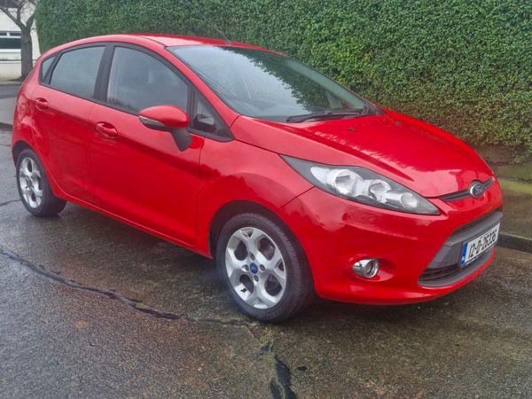 Ford Fiesta Hatchback, Petrol, 2012, Red