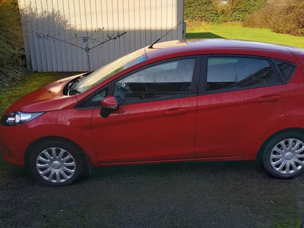 Ford Fiesta Hatchback, Petrol, 2012, Red