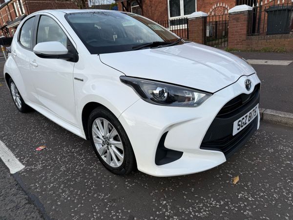 Toyota Yaris Hatchback, Petrol Hybrid, 2020, White